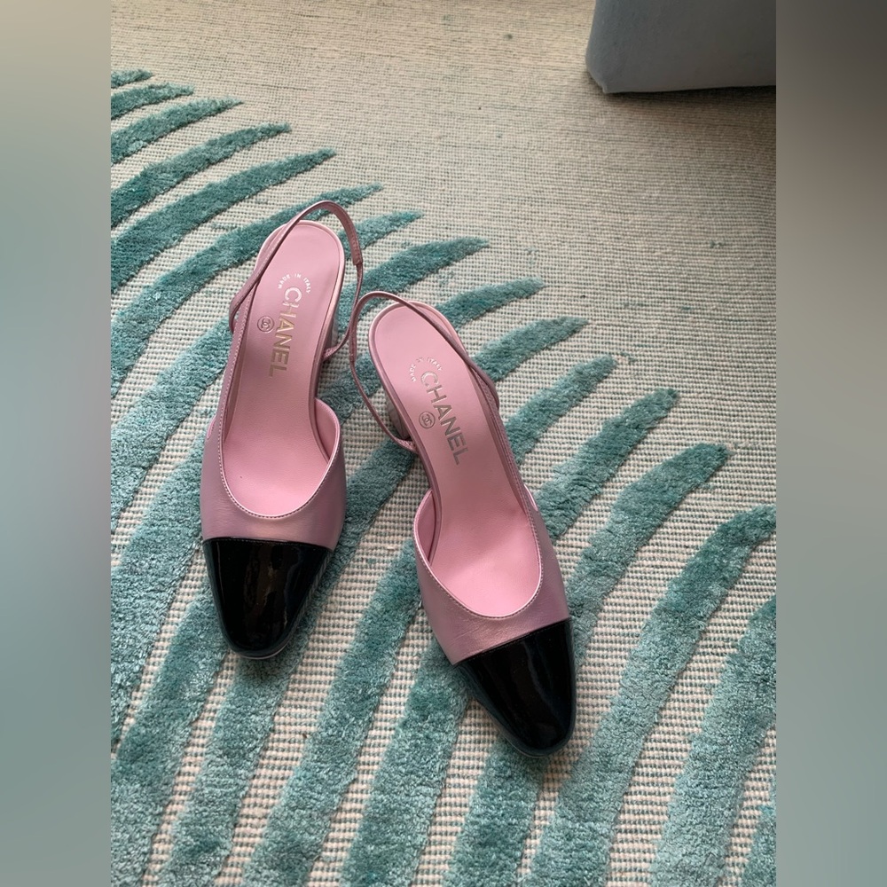 NIB Chanel Coco Beach 24M  Classic Slingbacks  Metallic Pink  CC Logo size 39